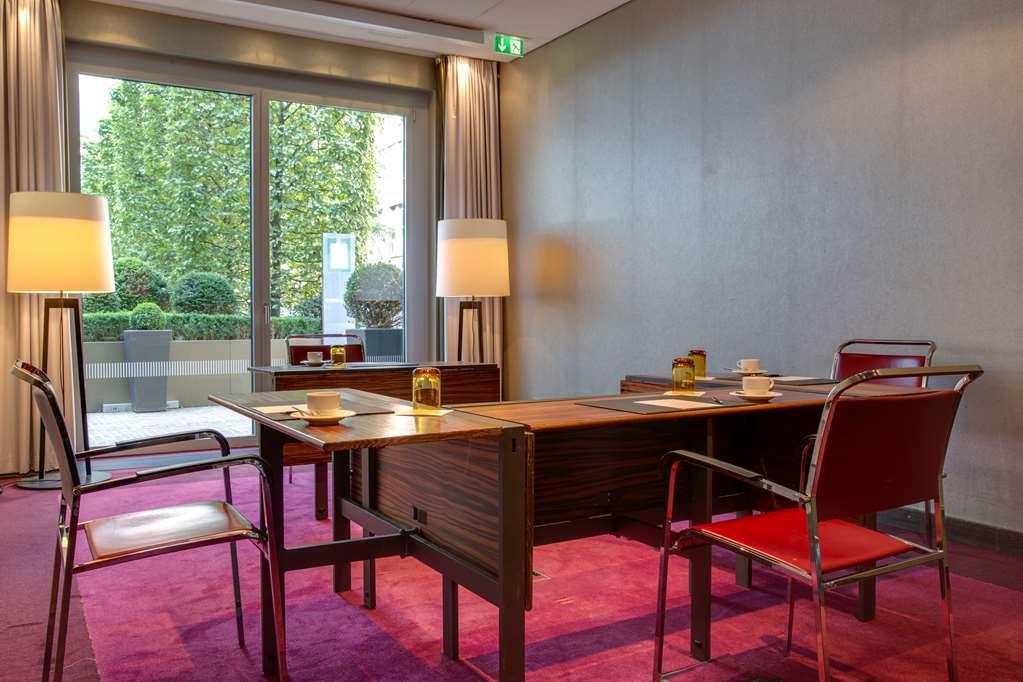 Radisson Blu Media Harbour Hotel, Duesseldorf Servizi foto